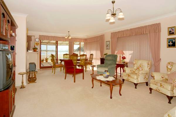 TOTALLY UNIQUE LOCATION WITH PANORAMIC VIEWS Picture 2