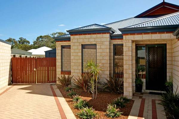 VERY YOUNG AND MODERN FAMILY HOME WITH NOT A CENT TO SPEND. Picture 2