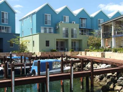 WATERFRONT UNIT WITH OWN JETTY Picture WATERFRONT UNIT WITH OWN JETTY Picture