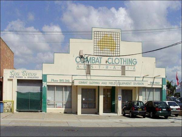 Freehold Retail Showroom - Southport Picture 1