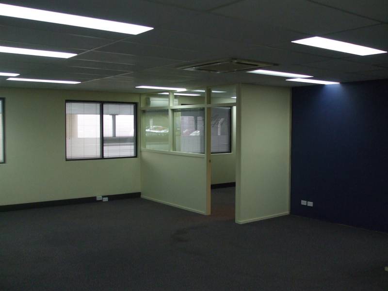 BUNDALL - VARIOUS OFFICE SPACE - AVAILABLE NOW! Picture 3