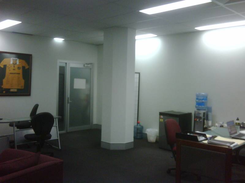 CIRCUMSTANCES HAVE CHANGED.....SUB LEASE AVAILABLE....QUEEN STREET, BRISBANE CITY Picture 2