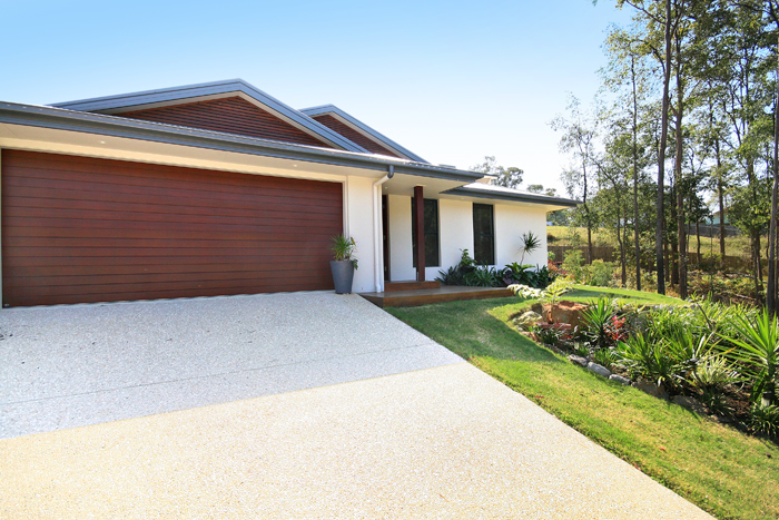 BUSHLAND BEAUTY IN URGENT NEED OF A SALE Picture 1