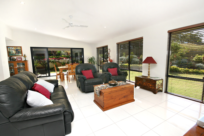 BUSHLAND BEAUTY IN URGENT NEED OF A SALE Picture 3