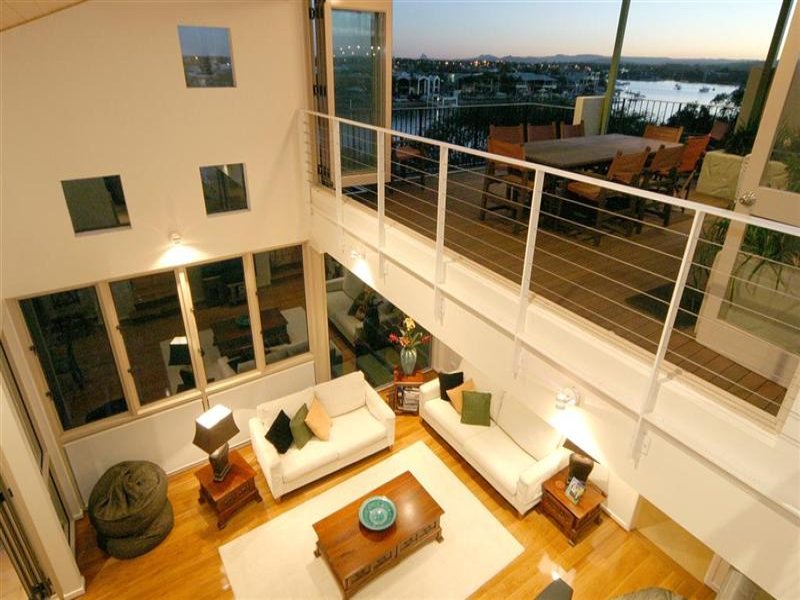 Exclusive Waterfront Penthouse - Ocean and Mountain Views Picture 3