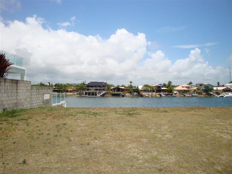 Ideal Waterfront Location Picture 2