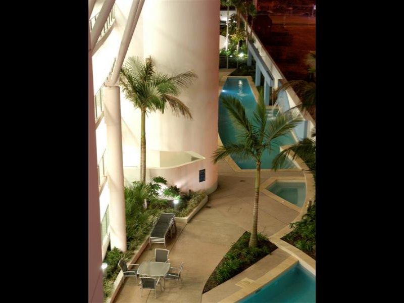 The Ultimate Waterfront Apartment... Picture 2