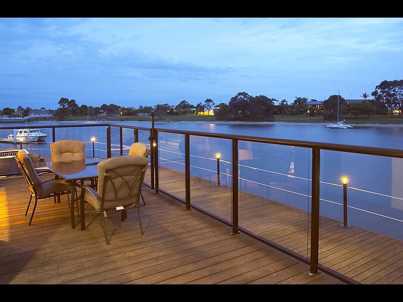 Over 40m
of Sheer Waterfront for even the largest of Boats... Picture 2