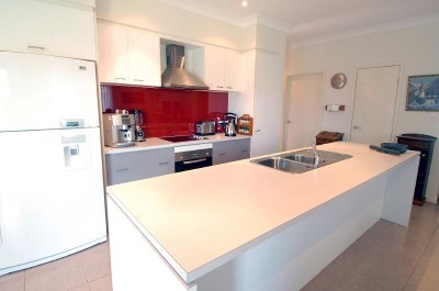 BIG HOUSE, LOW MAINTENANCE, DESPERATE SELLERS NEED AN OFFER! Picture