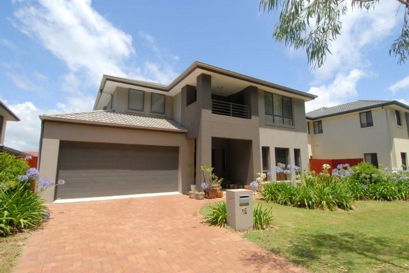 BIG HOUSE, LOW MAINTENANCE, DESPERATE SELLERS NEED AN OFFER! Picture 2