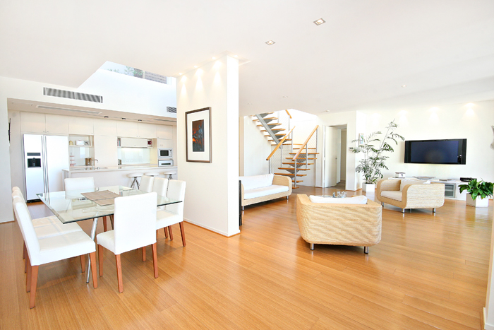 Stunning Penthouse- Absolute Beachfront Picture 3