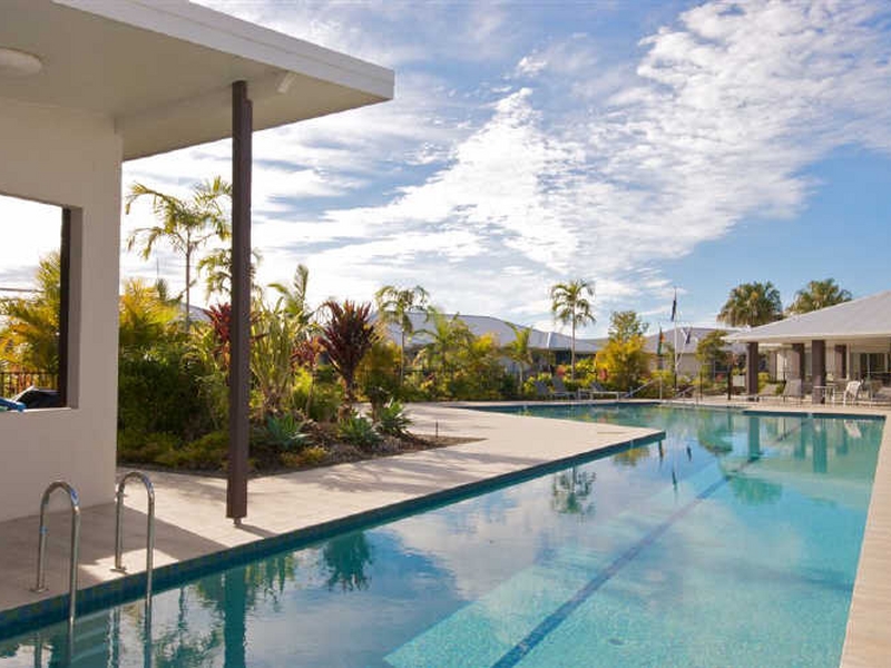 Contemporary Resort Style Living Picture 2