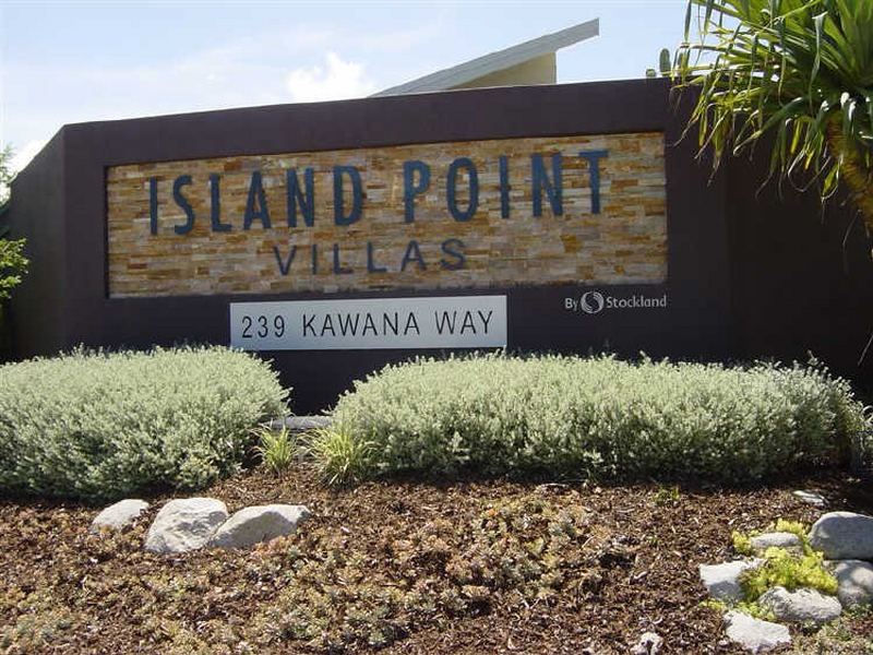 Contemporary Resort Style Living Picture 3