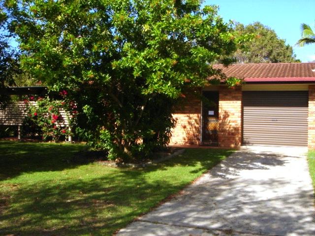 Buddina House -
Walk to Beach ! Picture 1