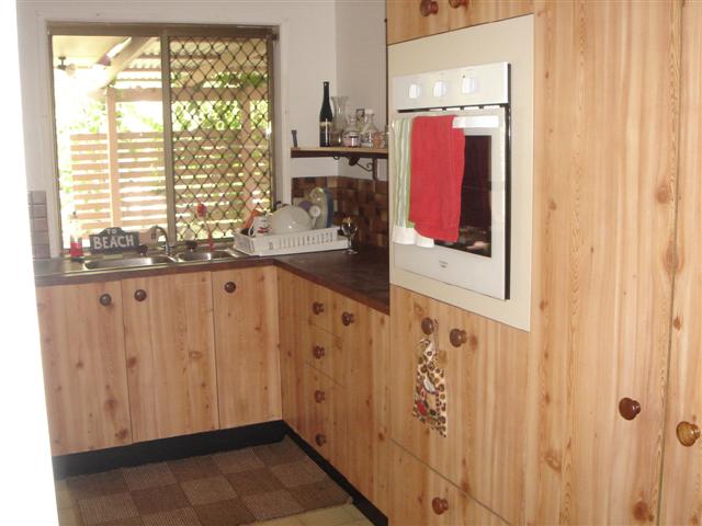 Buddina House -
Walk to Beach ! Picture 2