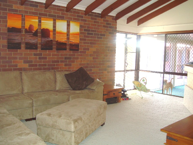 Warana House with Pool & Walking Distance to the Beach Picture 2