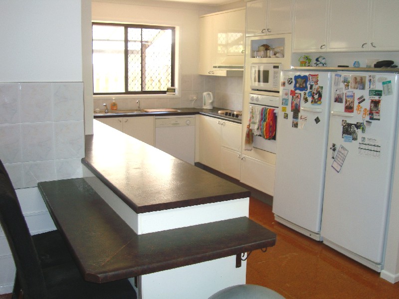 Warana House with Pool & Walking Distance to the Beach Picture 3