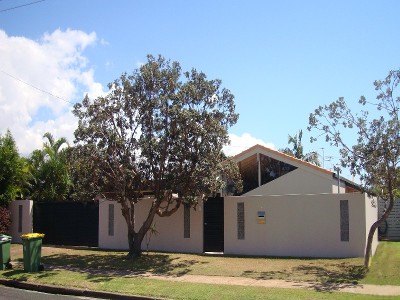 Warana House with Pool & Walking Distance to the Beach Picture Warana House with Pool & Walking Distance to the Beach Picture