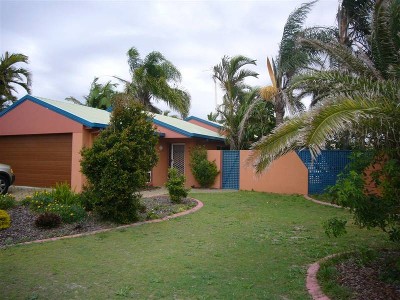 Beachside Family Home with Pool Picture Beachside Family Home with Pool Picture