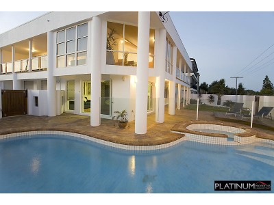 Beachfront Stunner... Picture