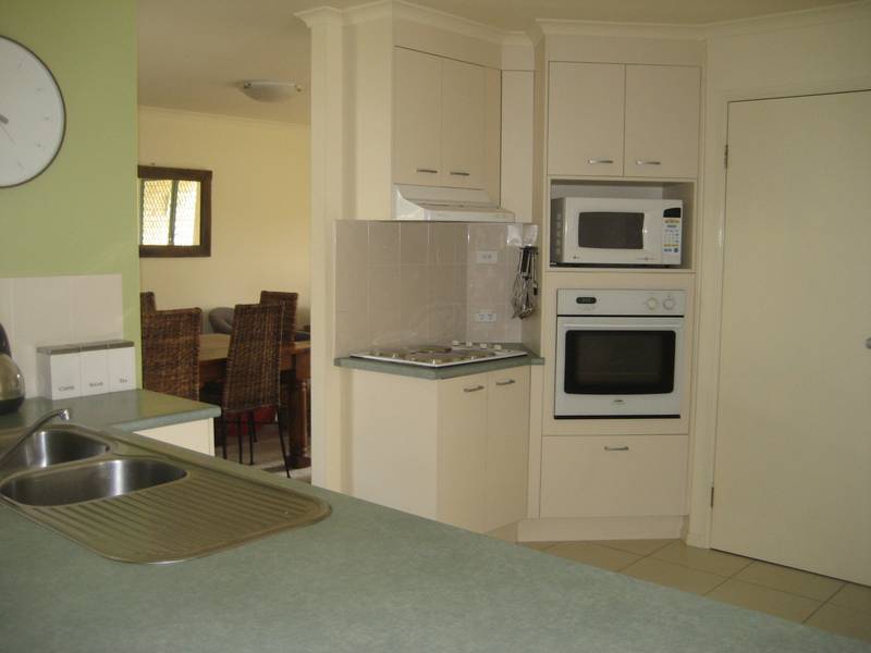 Large Warana Family Home Picture 3