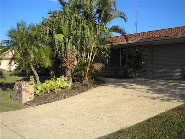 Large Family Home with Pool! Picture 1