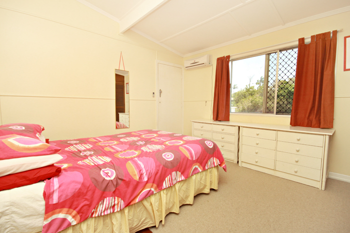 Investor Alert! Dual Living and Beachside! Picture 3