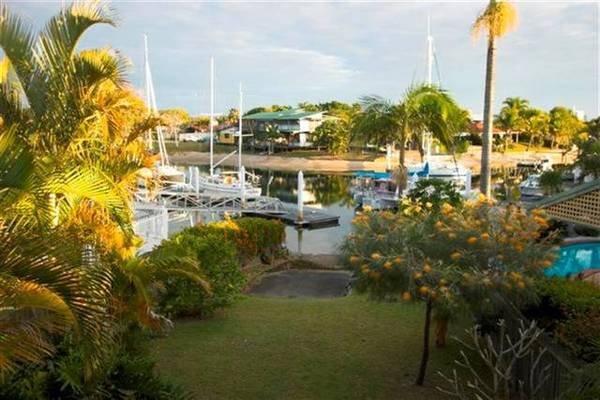 North Facing Entry Level Waterfront... Picture 1