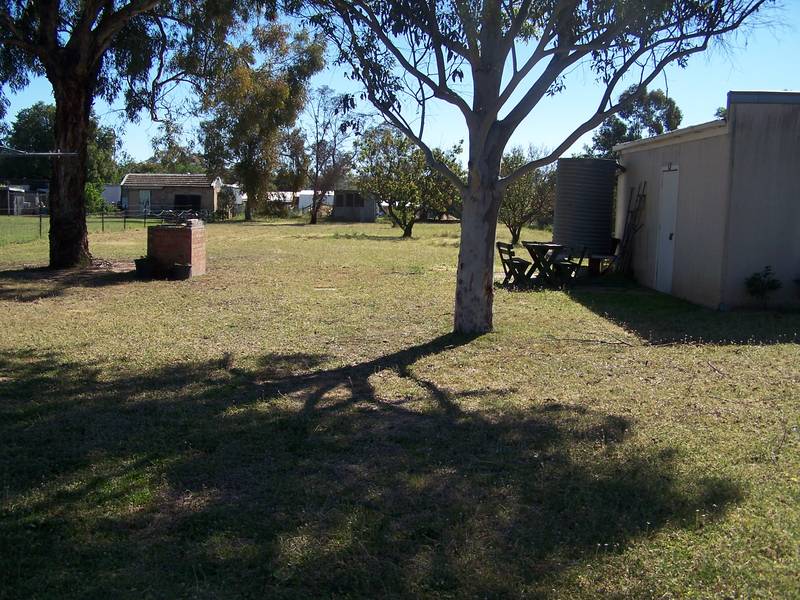 Half An Acre Of Country Peacefullness Picture 2