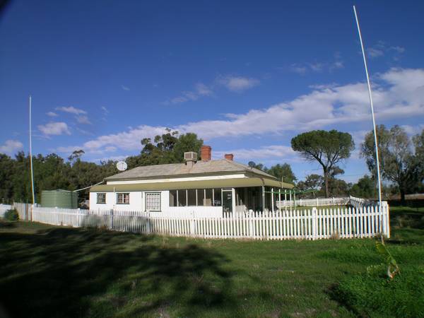 Old Howlong Picture 2