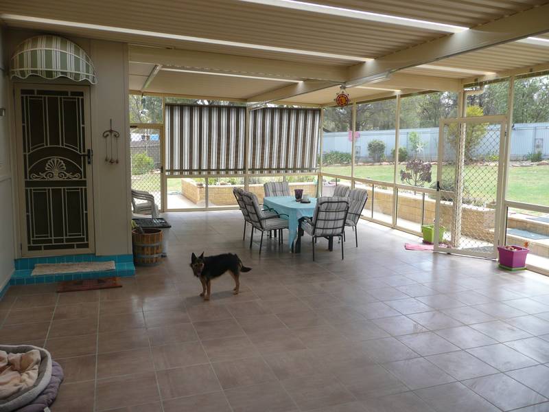 Beautiful North Griffith Picture 3