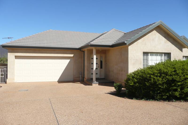 Collina Town House Picture 1