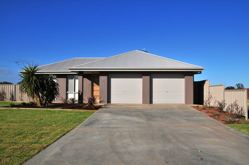 Valencia Grove Picture 1