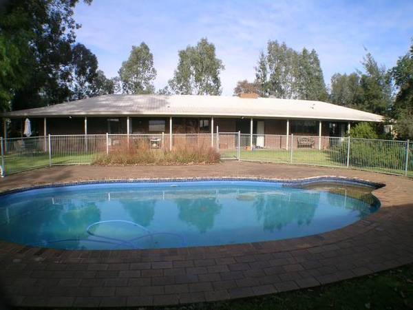 RURAL LIFESTYLE Picture 1