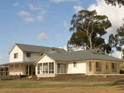 LARGE & SPACIOUS ON 6 ACRES Picture