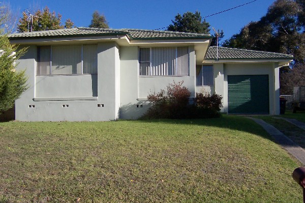 GREAT FIRST HOME OR INVESTMENT Picture 1