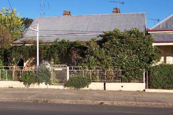 EXTREMELY CUT WEATHERBOARD & IRON COTTAGE Picture 1