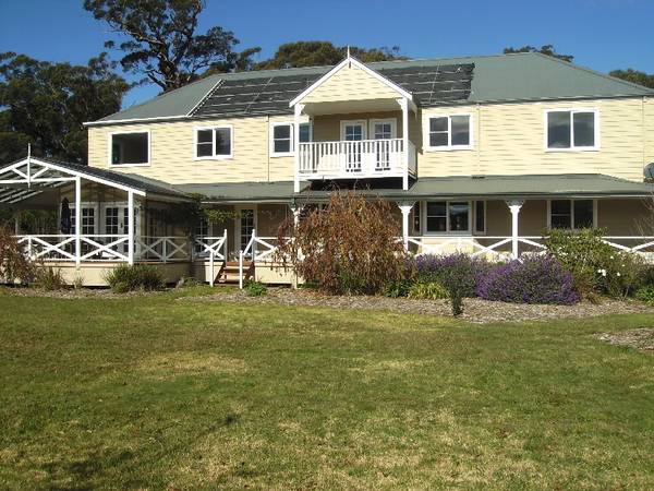 TUCK AWAY ON A LARGE BLOCK Picture 1