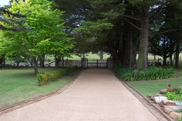 A GREAT VINTAGE PROPERTY Picture 3