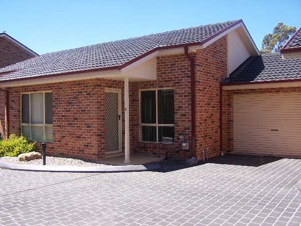 BRAND NEW - WALK TO TOWN & GOLF COURSE Picture 1