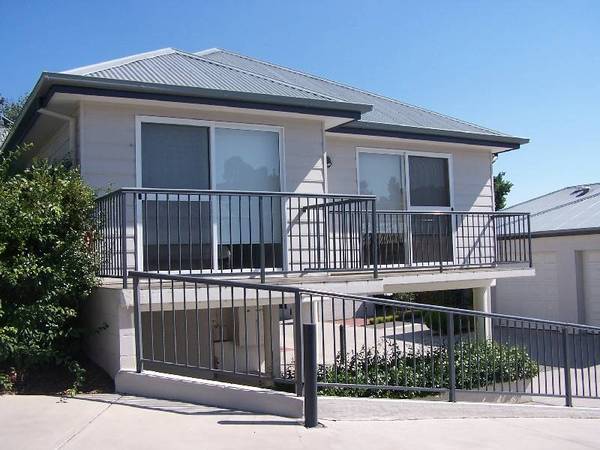 CLEVER INVESTMENT- RIGHT NEXT DOOR TO THE GOLF COURSE Picture 3