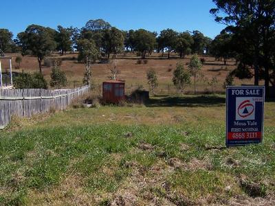 BACKING ONTO LARGE RURAL PROPERTY (695m2) Picture