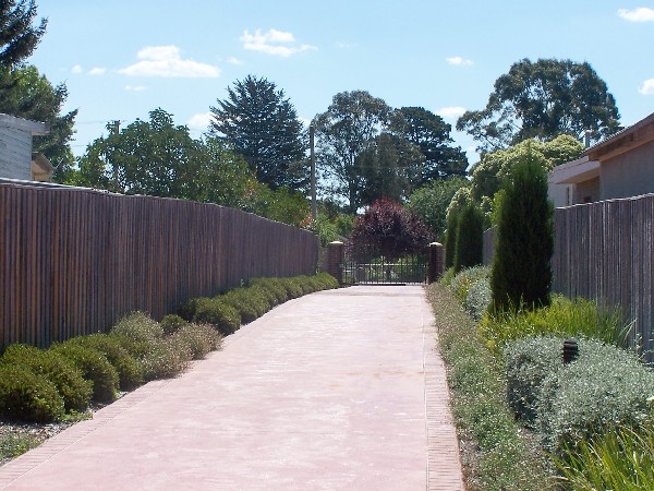 OPPOSITE MOSS VALE GOLF COURSE Picture 2