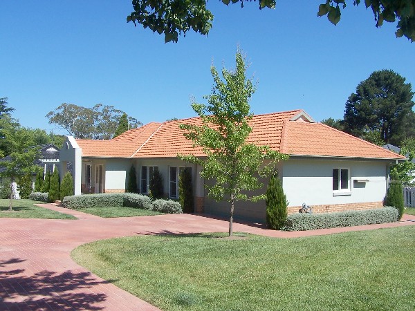 OPPOSITE MOSS VALE GOLF COURSE Picture 1