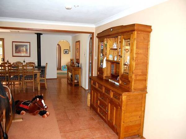 NEED SOMEWHERE REALLY NICE TO PARK YOUR TRUCK OR PONY Picture 3