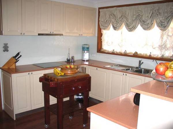 NEED SOMEWHERE REALLY NICE TO PARK YOUR TRUCK OR PONY Picture 2