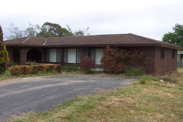 THE PRICE HAS BEEN DRASTICALLY REDUCED FOR A QUICK SALE Picture 1