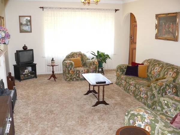 Ideally Positioned Solid Brick 2 Bedroom Unit Picture 3