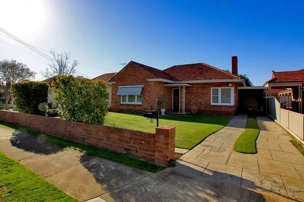 Immaculate Solid Brick Family Home Picture 3