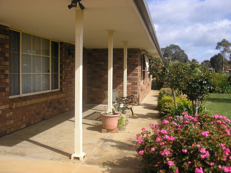 Spacious Family Home Picture 1